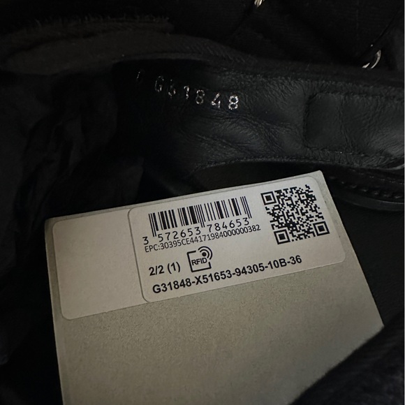 SOLD!!! Chanel F23 contoured sandals - Picture 2 of 12